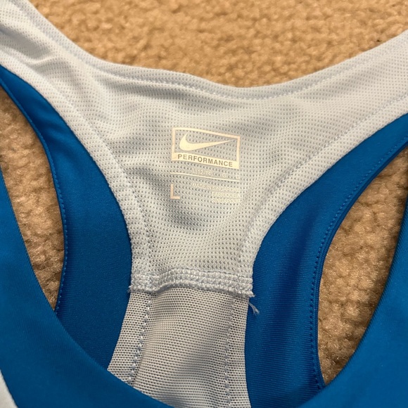 Large Nike Athletic Top - Picture 3 of 5